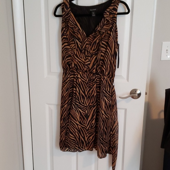 Dress - Picture 2 of 3